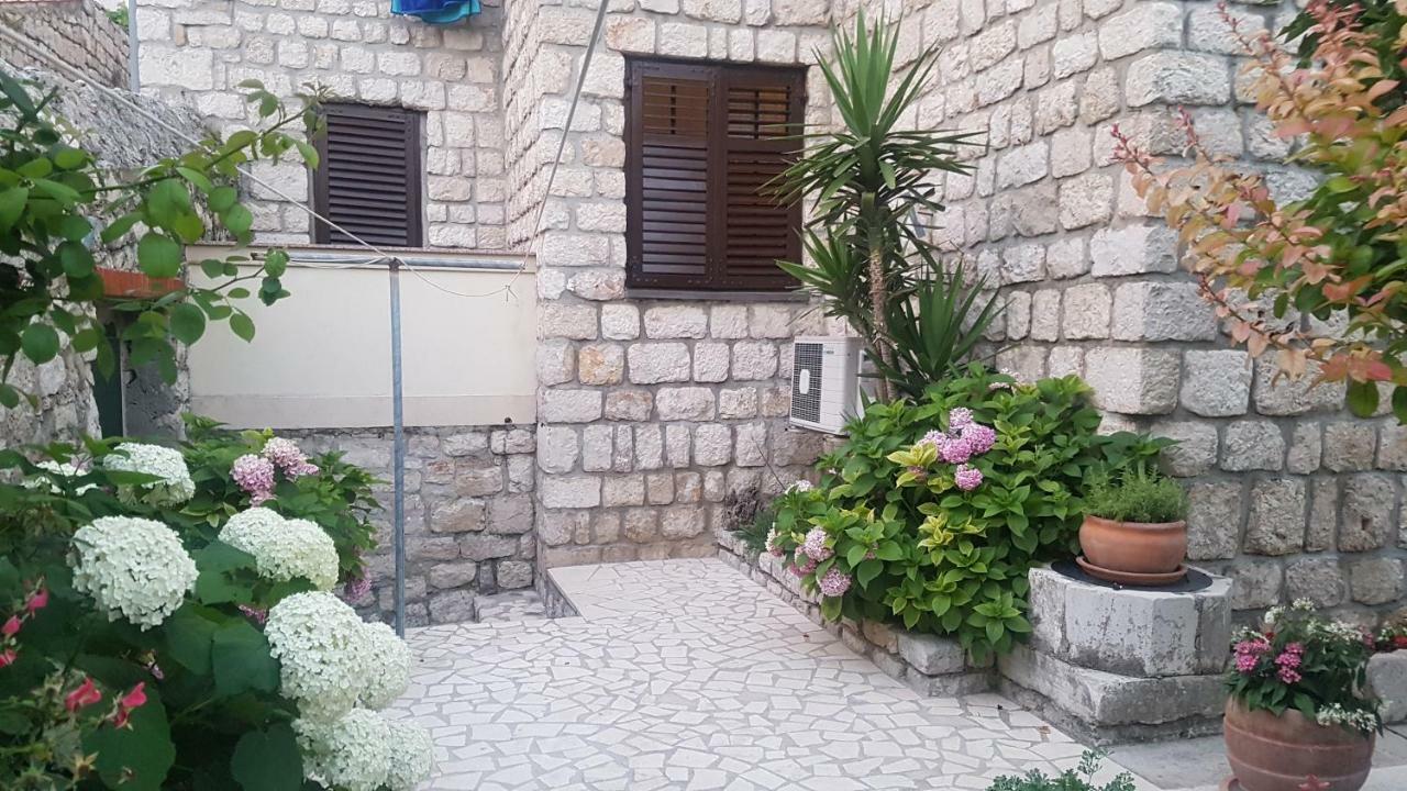 Apartment Lavanda Garden Rab Town Kültér fotó