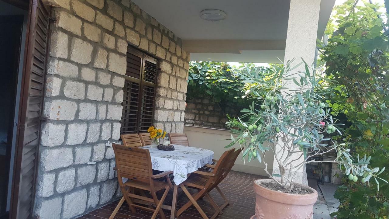 Apartment Lavanda Garden Rab Town Kültér fotó