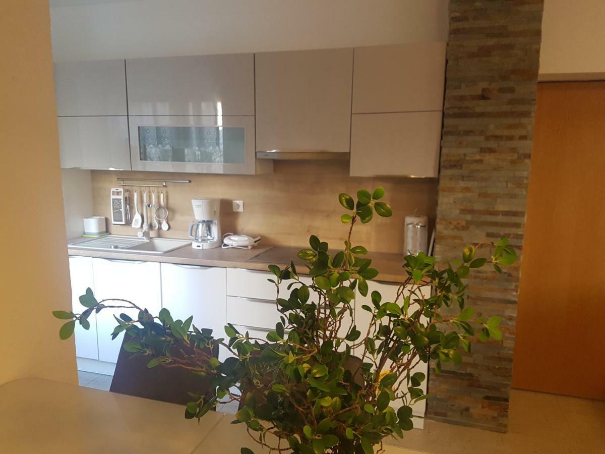 Apartment Lavanda Garden Rab Town Kültér fotó