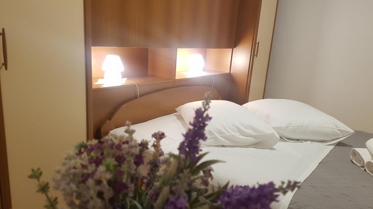 Apartment Lavanda Garden Rab Town Kültér fotó