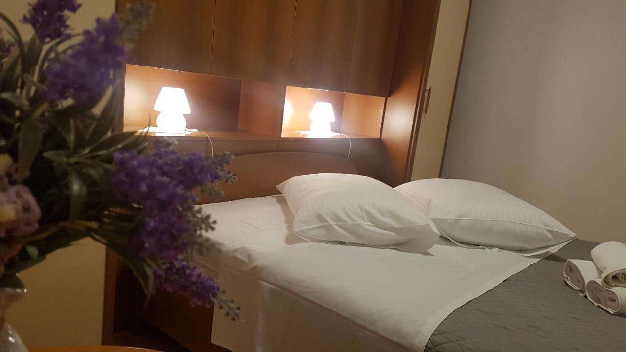 Apartment Lavanda Garden Rab Town Kültér fotó
